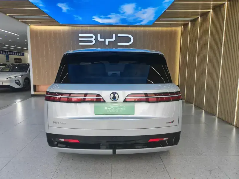 2025 Denza N9 с пробегом 13 700 км