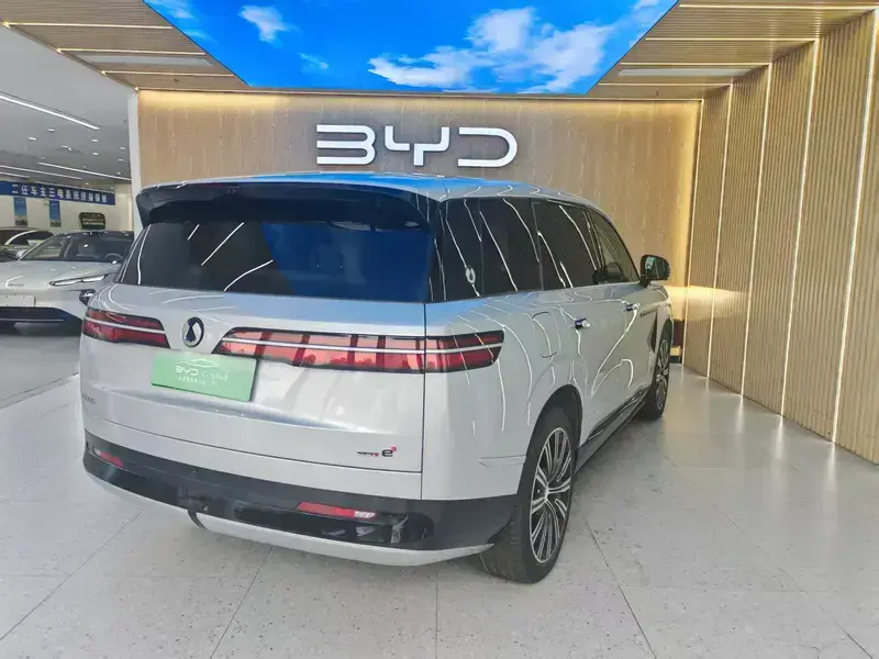 2025 Denza N9 с пробегом 13 700 км