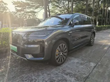 2025 Denza N9 с пробегом 18 000 км