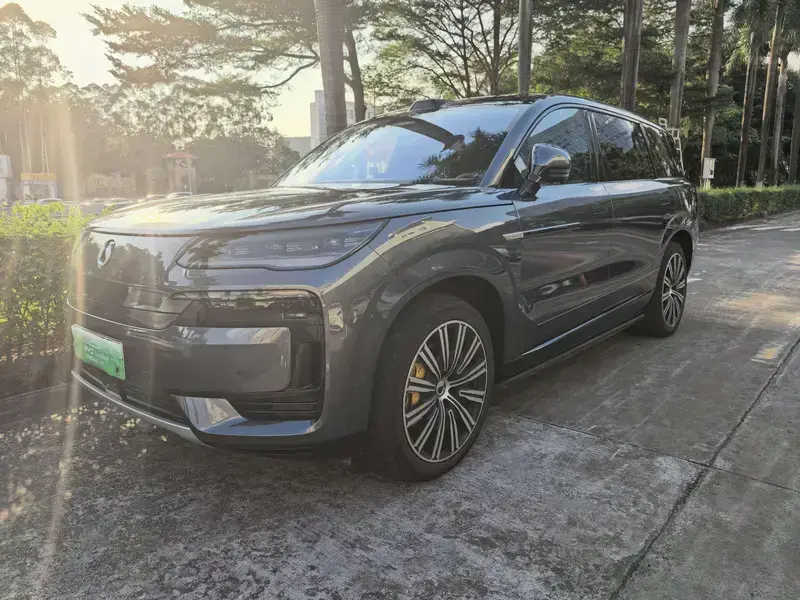 2025 Denza N9 с пробегом 18 000 км