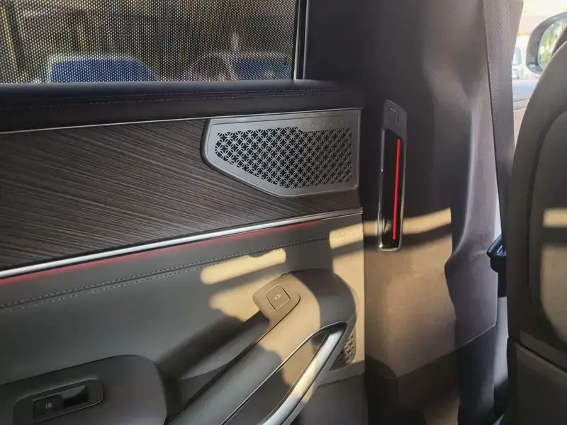 2025 Denza N9 с пробегом 18 000 км