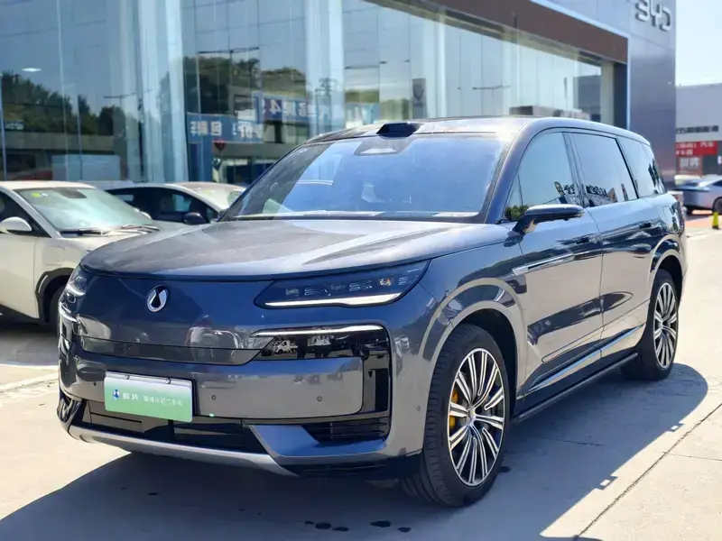 2025 Denza N9 с пробегом 19 000 км