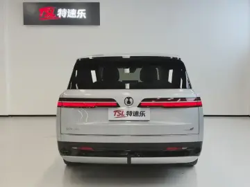 2025 Denza N9 с пробегом 55 500 км