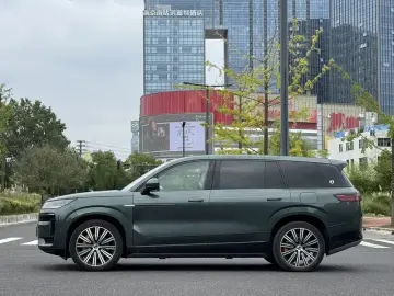 2025 Denza N9 с пробегом 20 000 км