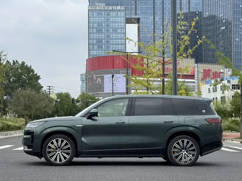 2025 Denza N9 с пробегом 20 000 км