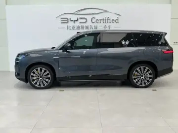 2025 Denza N9 с пробегом 24 000 км