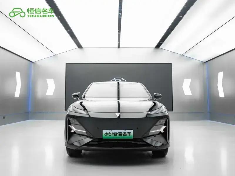 2025 Changan Deepal S07 с пробегом 8 800 км