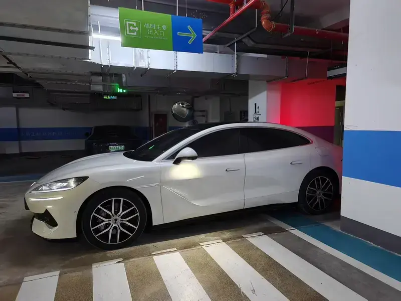 2024 Denza Z9 с пробегом 23 000 км