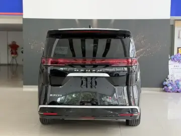 2025 Denza D9 с пробегом 38 000 км