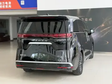 2025 Denza D9 с пробегом 38 000 км