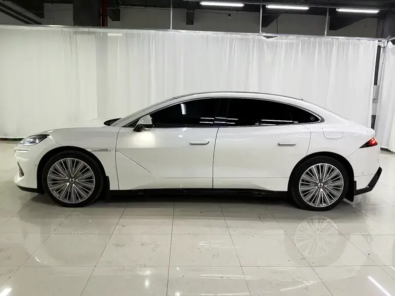 2024 Denza Z9 с пробегом 21 000 км