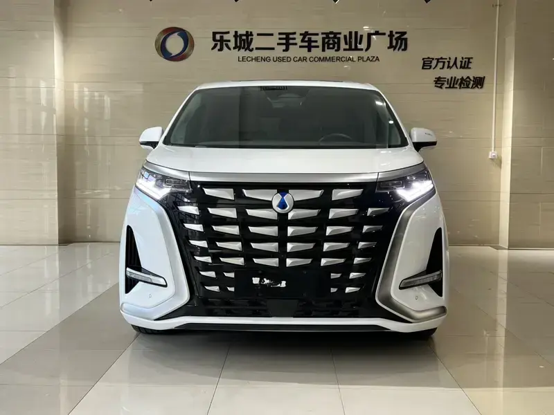 2022 Denza D9 с пробегом 29 000 км
