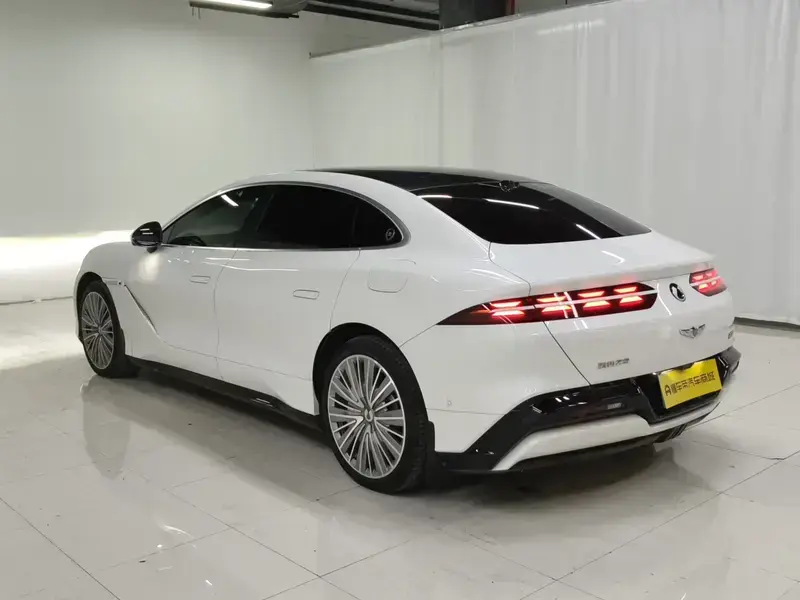 2024 Denza Z9 с пробегом 21 000 км