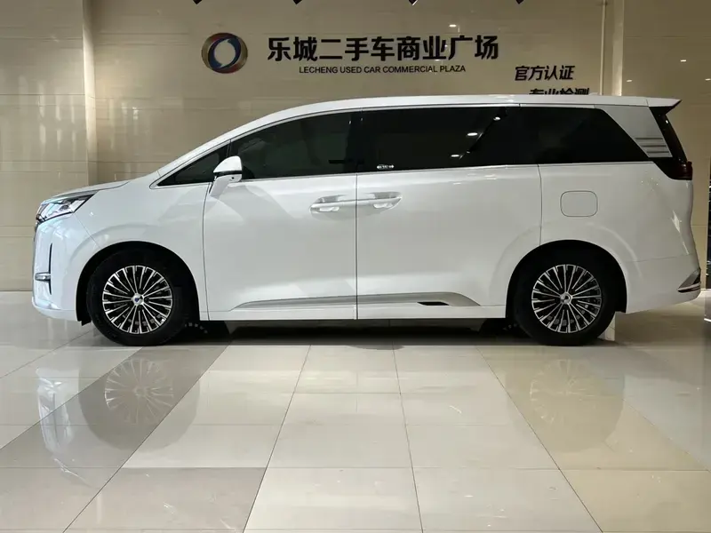 2022 Denza D9 с пробегом 29 000 км