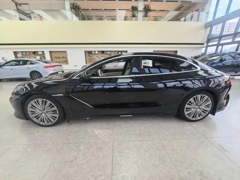 2024 Denza Z9 с пробегом 23 600 км