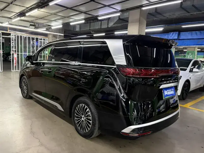 2022 Denza D9 с пробегом 49 200 км