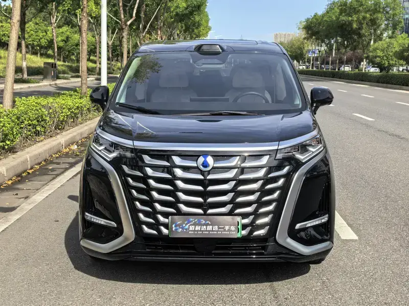 2025 Denza D9 с пробегом 30 000 км