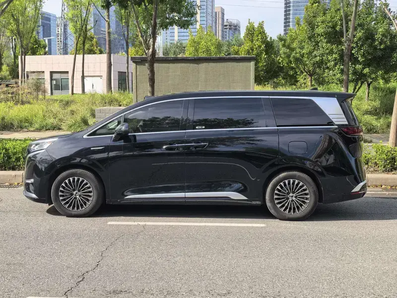 2025 Denza D9 с пробегом 30 000 км