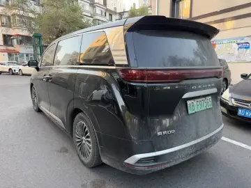 2022 Denza D9 с пробегом 44 000 км