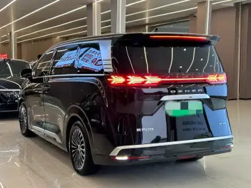 2022 Denza D9 с пробегом 96 000 км