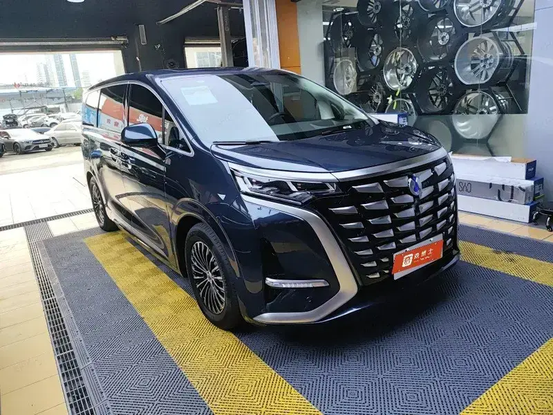 2024 Denza D9 с пробегом 21 400 км