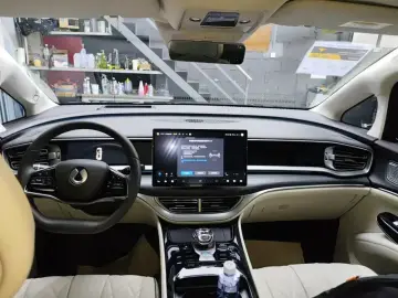 2024 Denza D9 с пробегом 21 400 км