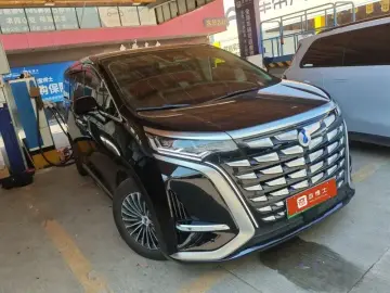 2024 Denza D9 с пробегом 10 800 км