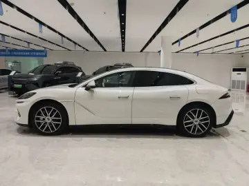 2024 Denza Z9 с пробегом 16 000 км