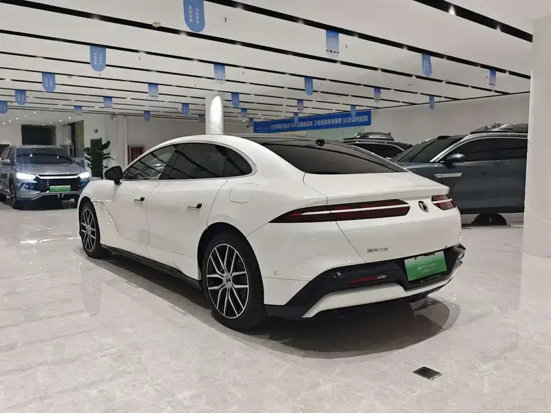 2024 Denza Z9 с пробегом 16 000 км