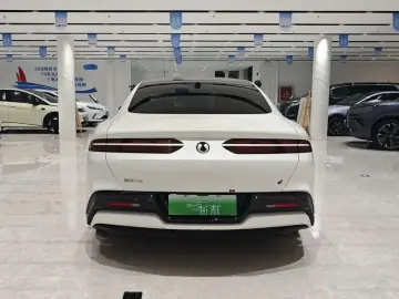 2024 Denza Z9 с пробегом 16 000 км