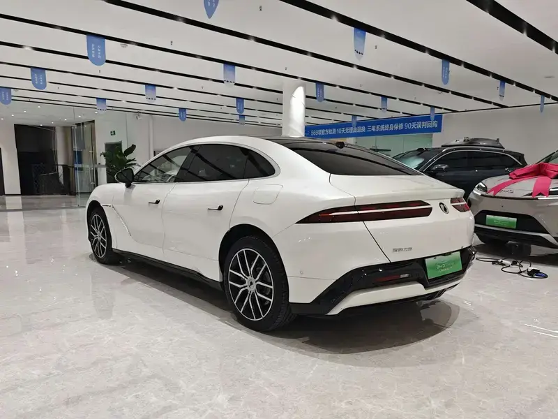 2024 Denza Z9 с пробегом 7 400 км