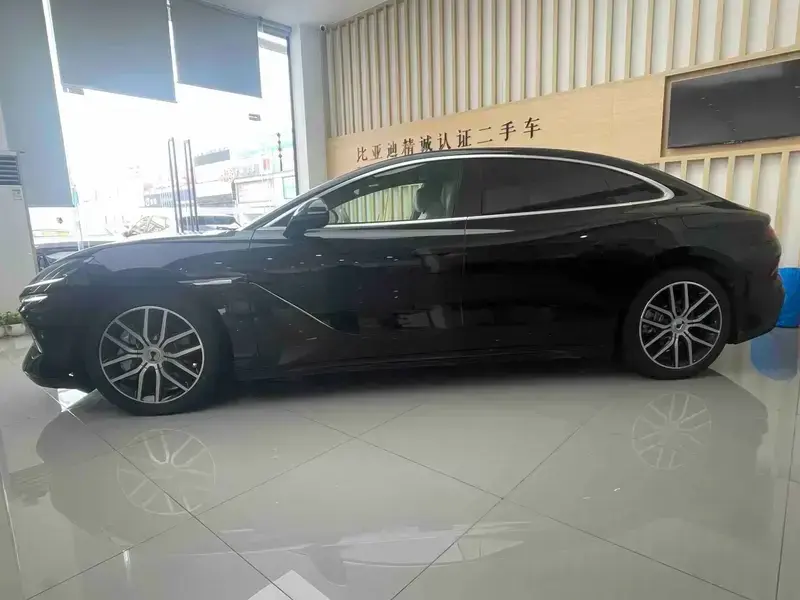 2024 Denza Z9 с пробегом 7 300 км
