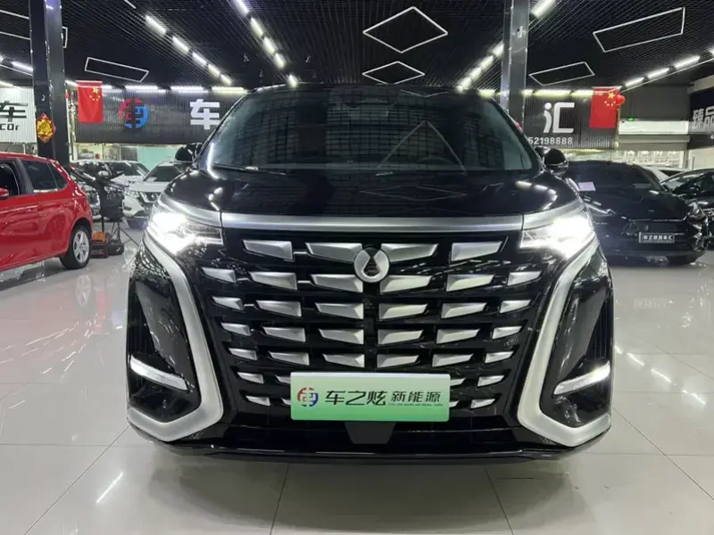 2024 Denza D9 с пробегом 74 000 км