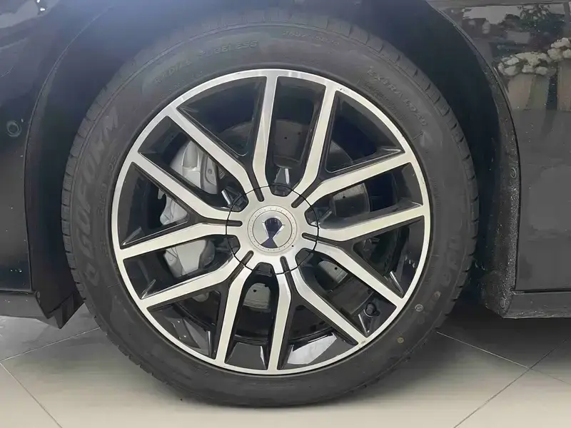 2024 Denza Z9 с пробегом 7 300 км