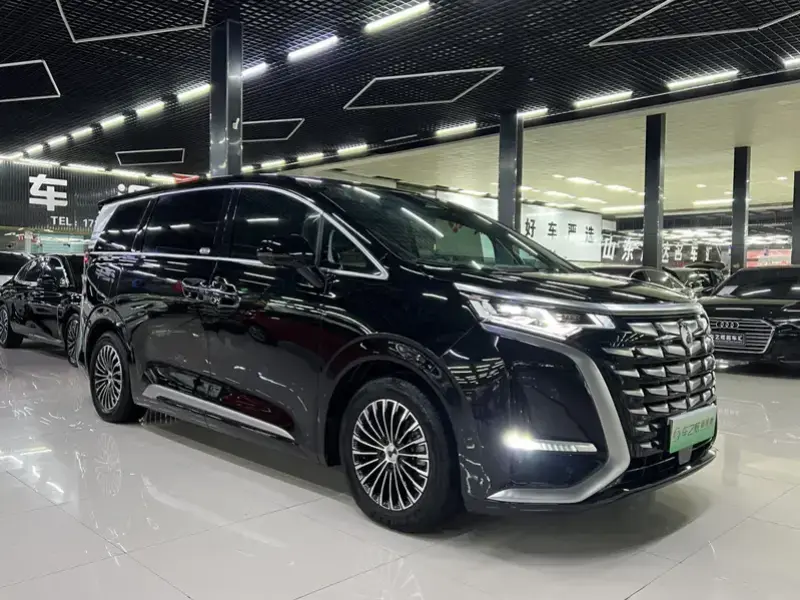 2024 Denza D9 с пробегом 74 000 км