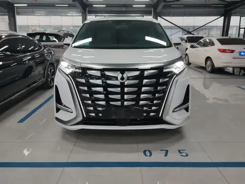 2022 Denza D9 с пробегом 82 000 км