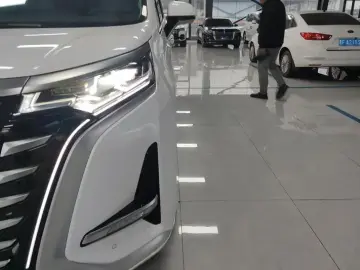 2022 Denza D9 с пробегом 82 000 км