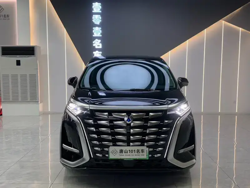 2024 Denza D9 с пробегом 54 000 км