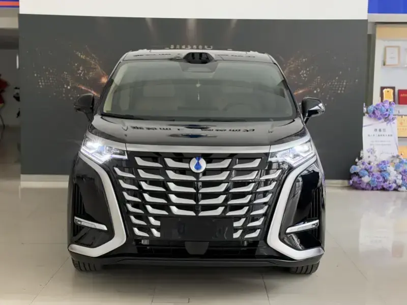 2025 Denza D9 с пробегом 3 000 км