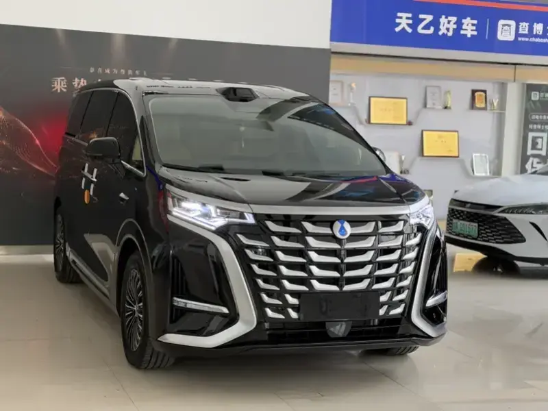 2025 Denza D9 с пробегом 3 000 км