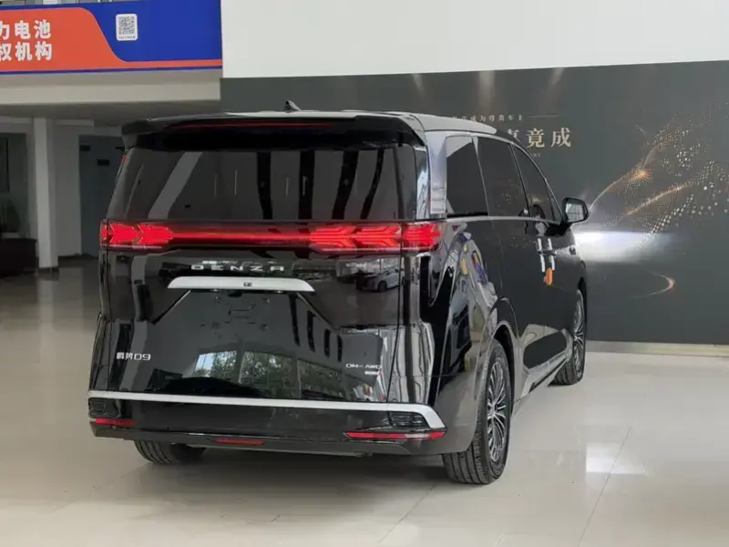 2025 Denza D9 с пробегом 3 000 км