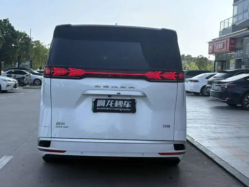 2024 Denza D9 с пробегом 68 000 км