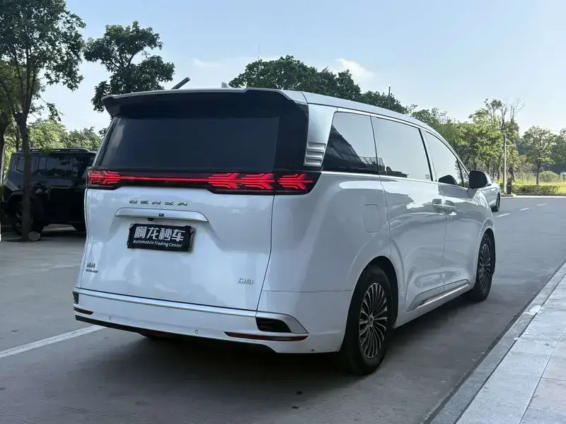 2024 Denza D9 с пробегом 68 000 км