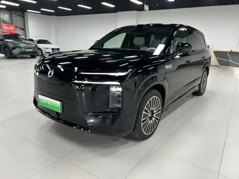 2025 Denza N8L с пробегом 16 000 км