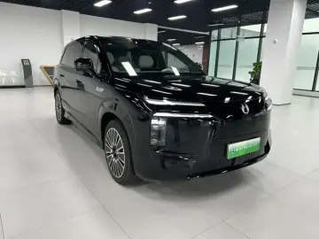 2025 Denza N8L с пробегом 16 000 км