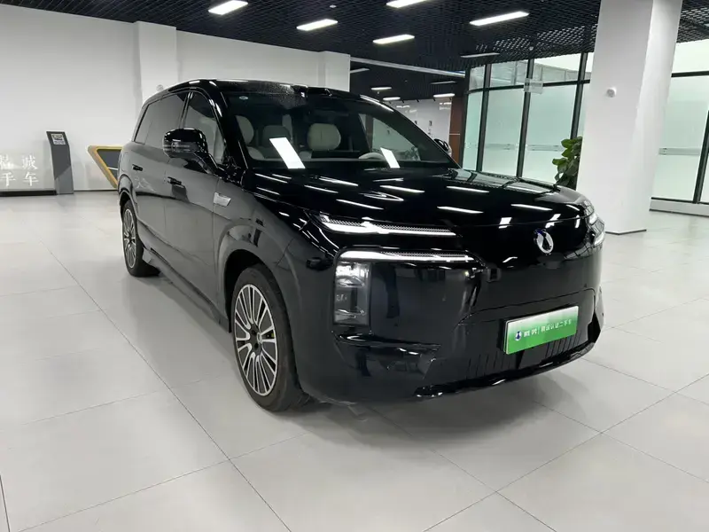 2025 Denza N8L с пробегом 16 000 км