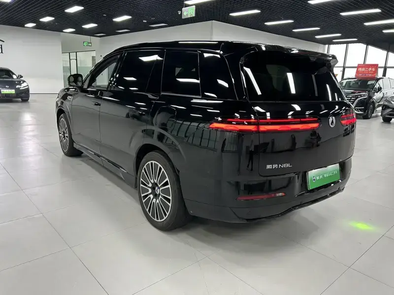 2025 Denza N8L с пробегом 16 000 км