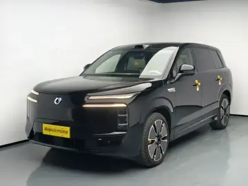 2025 Denza N8L с пробегом 8 100 км