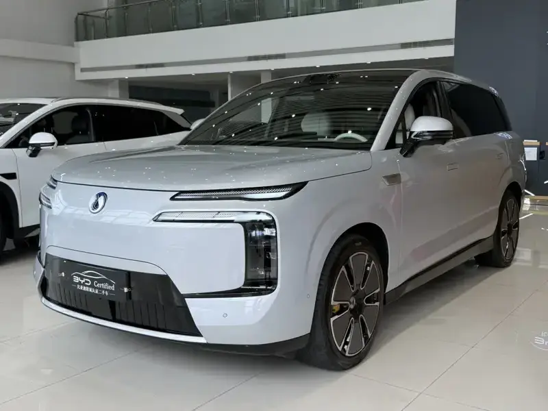 2025 Denza N8L с пробегом 14 100 км