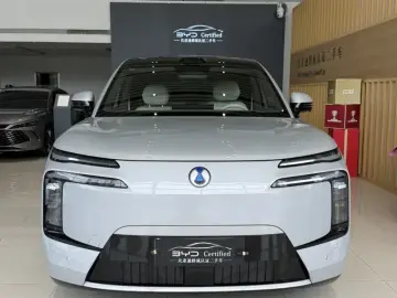 2025 Denza N8L с пробегом 14 100 км